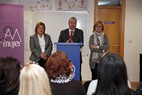 120117 Alcalde entrega diplomas taller mujeres