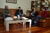 Responsables UAL con director colegio Puche cesión ordenadores