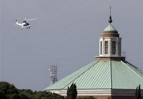 2013-05-02T161326Z_1_AMAE941192G00_RTROPTP_2_OESTP-PAPA-BENEDICTO