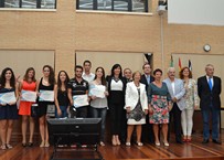 Foto familia premiados Facultad Educacion