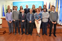 Foto familia firmantes proyectos intercambio