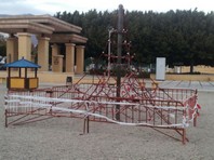 Parque municipal. Mobiliario infantil