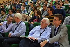 Los profesores Åström y  Hägglund acompañados por Manuel Berenguel