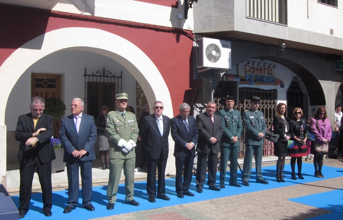 Presentación bandera. Autoridades asistentes al acto