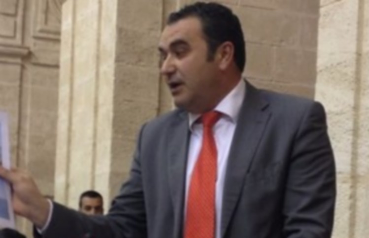 JOSÉ-CARA-HOY-EN-EL-PLENO-DEL-PARLAMENTO