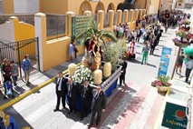 La procesión de La Borriquita ha recorrido las principales calles de la villa en esta mañana esplendida  de Domingo de Ramos