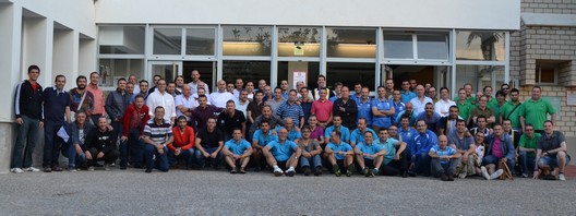 Foto familia participantes campeonato futbol sala
