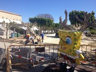 Operarios trabajan en la ampliacion del parque infantil