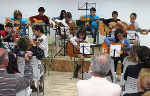 Alumnos de guitarra de la Escuela Municipal de Música de Pulpí.