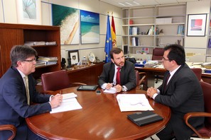 140715 P.Saavedra reunion alcalde Nijar,1