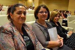 En primer plano Inmaculada Gómez Becerra con las directoras curso Asperger copia