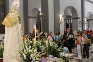 El alcalde, con su euipo de gobierno, ha pedido a la Patrona por todos los gadorenses en estos momentos de dificultad REDIM