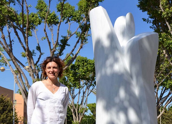 Elena Saracino ganadora certamen escultura con su obra copia