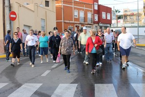 La marcha ha atravesado el nucleo  urbano para adentrarse en la vega de naranjos