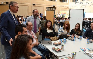 Café con ciencia 031114 copia