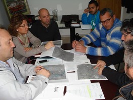 Los organizadores analizan los diferetes  puntos del recorido de la prueba