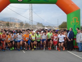 Mas de cuatrocientos corredores han participado en esta tercera edicion de la carrera popular que ha convertido Gador en capital de atletismo provincial