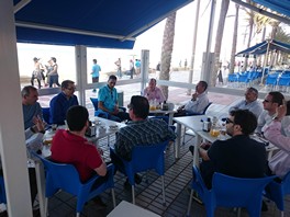 10-5-2015 alcalde 'Café con Luis Rogelio' en el Paseo Marítimo 1
