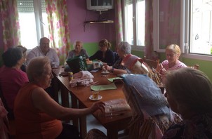 Compartiendo un café con las mujeres de la Escuela de Bolillo