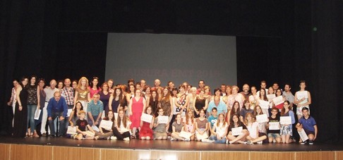 MARIA DOLORES ORTEGA CON PROFESORES Y ALUMNOS ESCUELA TEATRO