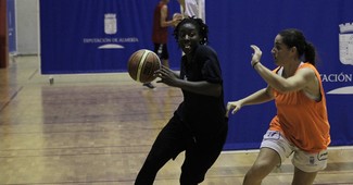 151026 ENTRENAMIENTO CB ALMERIA LILLIAN CHUKWUEZE 01