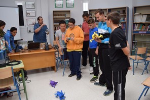 Alumnos se forman  en las nuevas tecnologías a través de la robótica