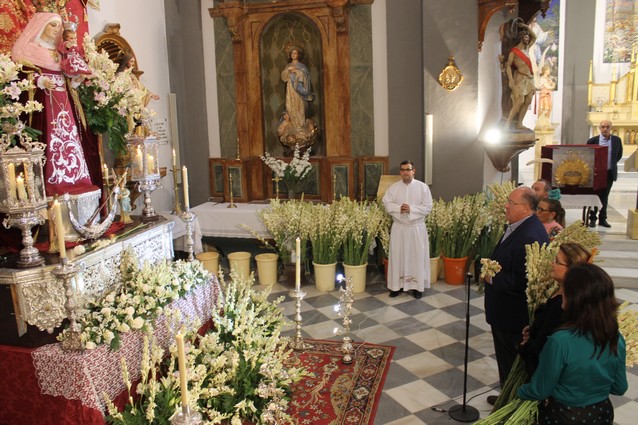 El alcalde y su equipo de gobierno han participado un año mas en la ofrenda a la Patrona de Gádor