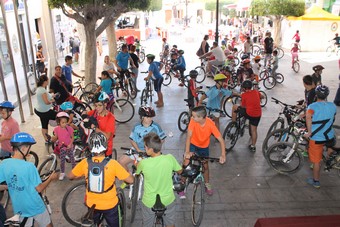 El recorrido en bici ha congregado a gran numero de corredores