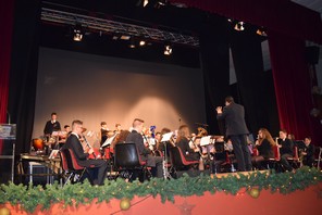 La Banda Juvenil abrió el concierto navideño