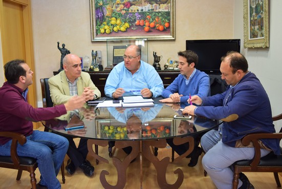 La reunión entre Diputación y Ayuntamiento  ha permitido hacer un repaso de las obras acctuales y futuras en el municipio