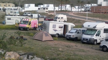 ACAMPADA PARKING PUEBLO SEMANA SANTA