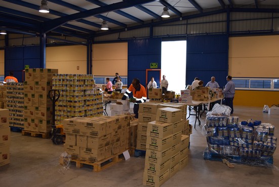 la-distribucion-de-alimentos-se-esta-realizando-en-las-instalaciones-de-la-nave-municipal0