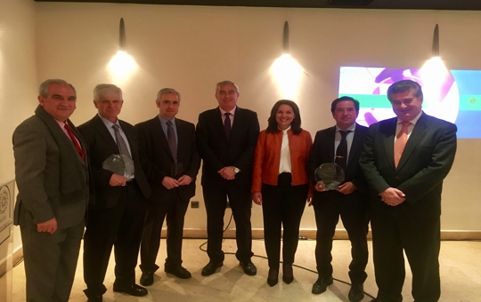 Foto de familia con los premiados