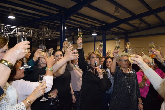 La alcaldesa realiza el tradicional brindis por las mujeres gadorenses