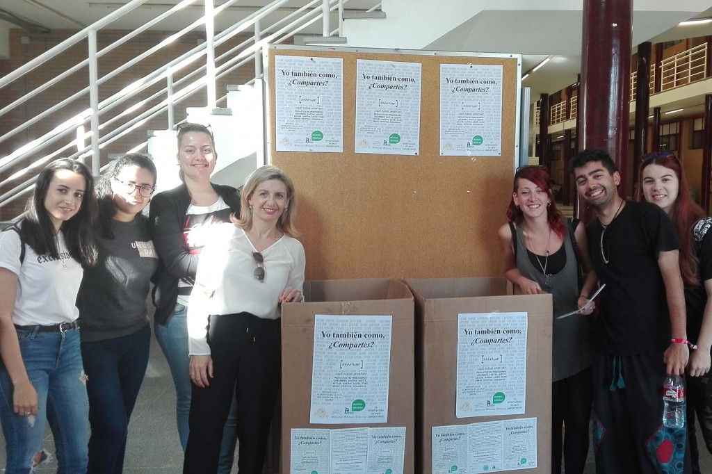 FOTO 3 MAYO 09 PUNTO RECOGIDA ALIMENTOS EN LA UAL