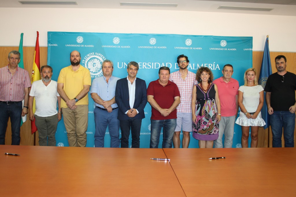 FOTO 2 FIRMA ACUERDO UAL-SINDICATOS