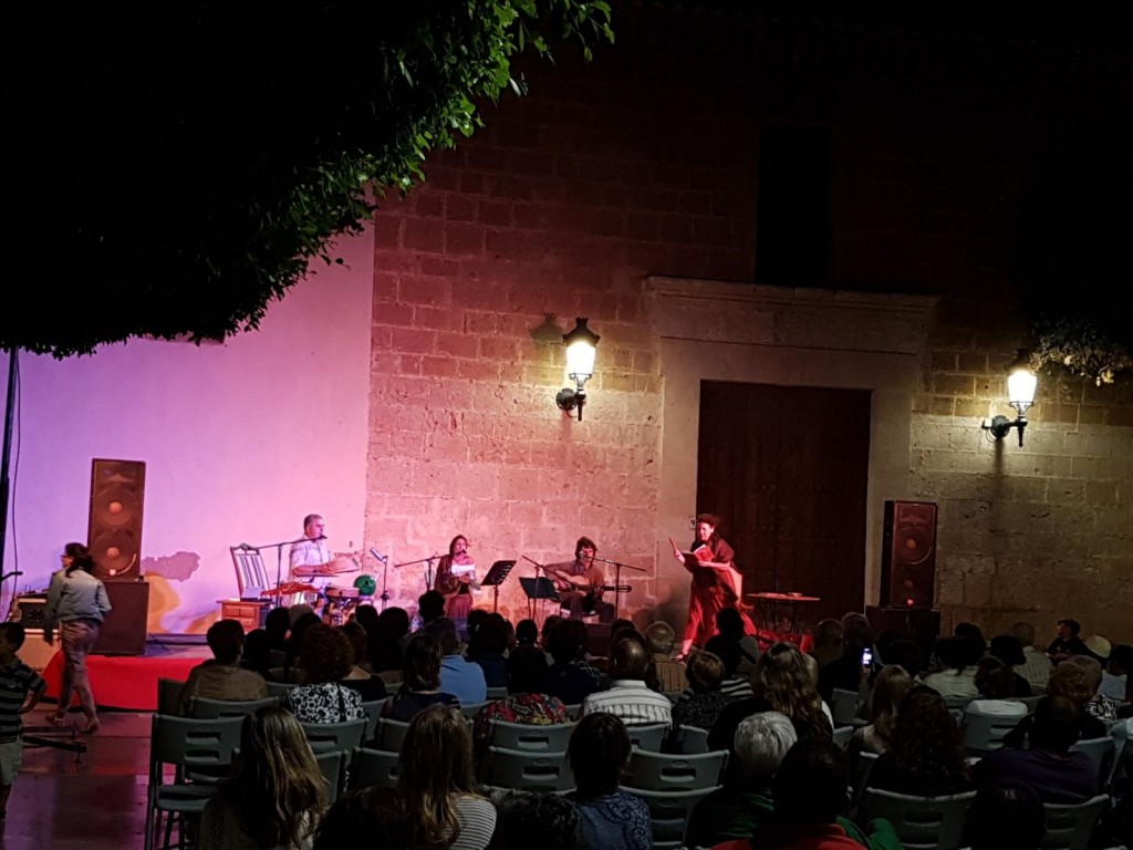 COLOMBINE EN LA VILLA