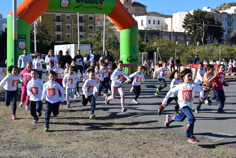 Alrededor de 300 escolares de Gádor han participado en esta carrera solidaria