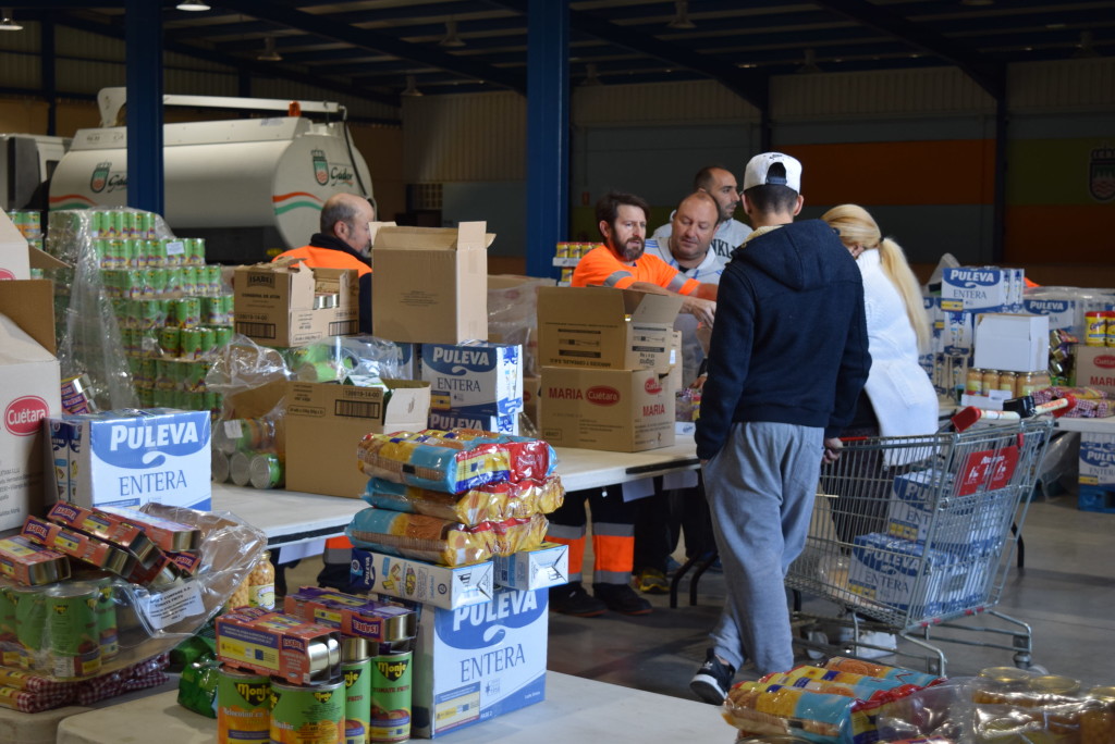 El reparto incluye lotes de alimentos de primera necesidad