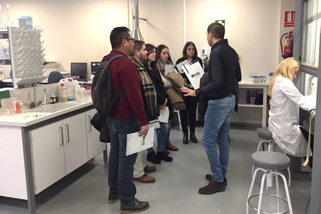 FOTO 1 FEBRERO 01 ESTUDIANTES MASTER UAL