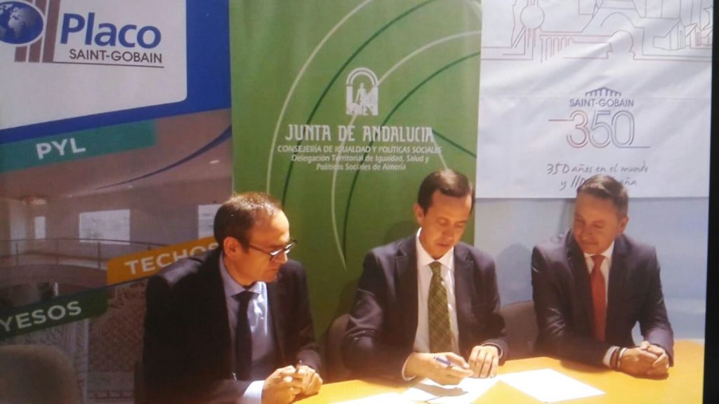180427 Firma convenio Placo Saint Gobain 01