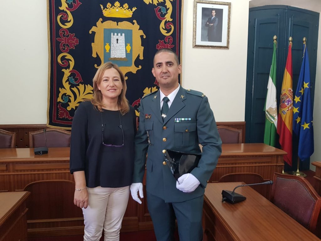 ALCALDESA Y TENIENTE DE LA GUARDIA CIVIL