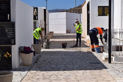 Ultimando las obras de albañilería y limpieza