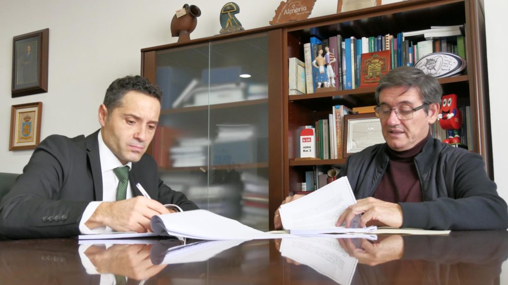 181130 firma contrato piscina clece (1)