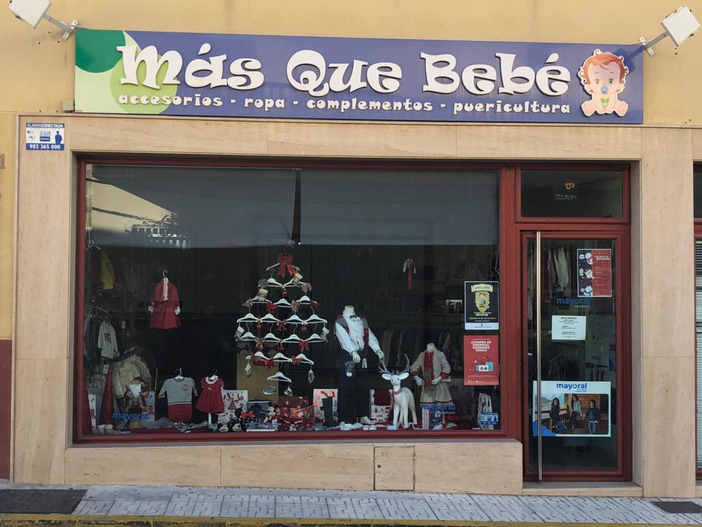 Uno de los escaparates decorados en Tabernas