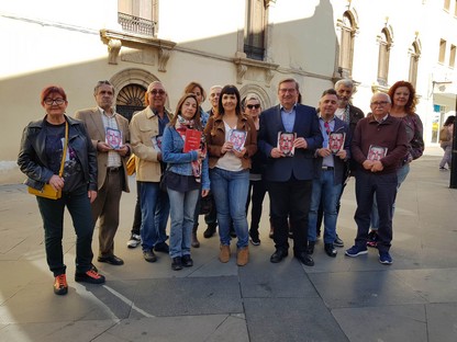 190413 Foto PSOE grupo reparto plaza Pablo Cazard