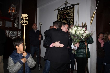 Miércoles Santo Pulpí - El Paso Negro hace entrega de un ramo de flores a la Virgen de la Salud y Esperanza