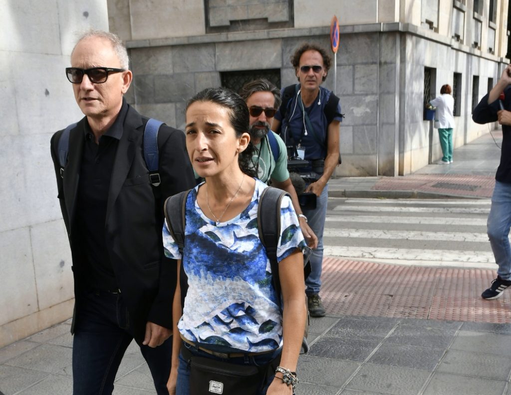 Patricia llegando al juzgado1