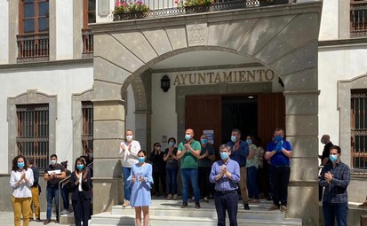 200527 Minuto de silencio a las puertas del Ayuntamiento de Adra