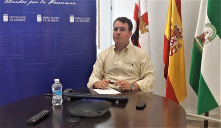 Fernando Giménez durante la reunión con Jet2